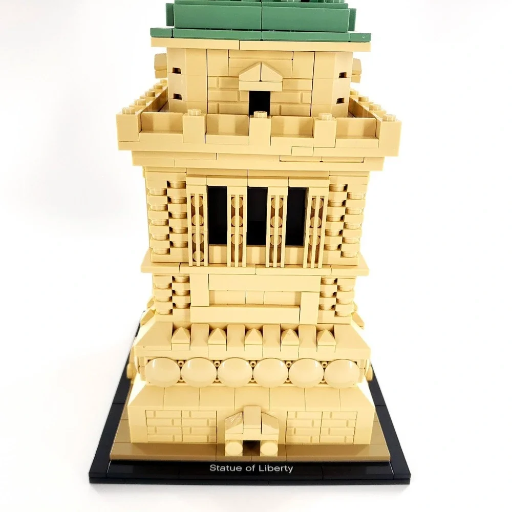 LEGO ARCHITECTURE: Statue of Liberty (21042) Complete w/ Instruction Manual